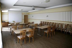 Restoranas - Svečių Namai - Restaurant - Guest House Perkūnkiemis tesisinde bir iş alanı ve/veya konferans odası