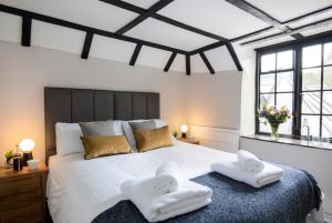 Кровать или кровати в номере Lakeview Manor