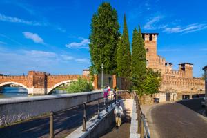 Afbeelding uit fotogalerij van Riva San Zeno - Mood Apartments in Verona