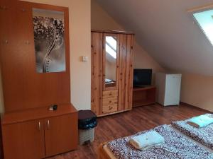 A bed or beds in a room at Ponty-Poronty Vendégház