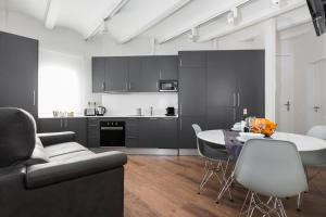 Kuchnia lub aneks kuchenny w obiekcie Canela Homes BARCELONA MARINA