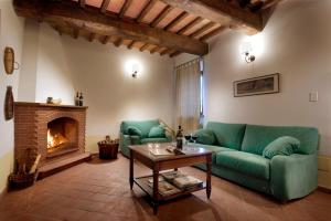A seating area at Agriturismo Le Macie