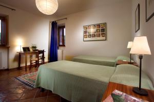 A bed or beds in a room at Agriturismo Le Macie