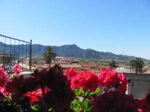 A general mountain view or a mountain view taken from a panziókat