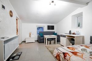 a bedroom with a bed and a desk and a kitchen at Cazare MOLDI - regim hotelier in Câmpulung Moldovenesc