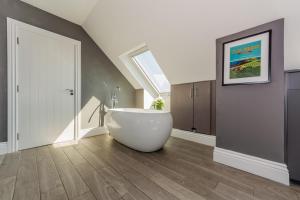Koupelna v ubytování Ocean View,Kinsale, Hosted by Exquisite holiday homes, sleeps 22