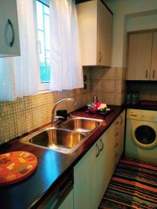 A kitchen or kitchenette at Emily`s vacation house Még 29 kép