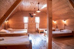 Кровать или кровати в номере Ranch Kaja & Grom