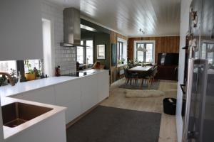 Gallery image of Dyr tillatt i vakkert hus med naturomgivelser i Lofoten in Sennesvik