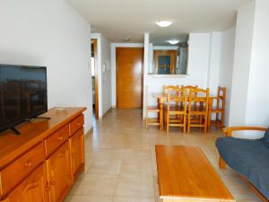 TV a/nebo společenská místnost v ubytování Pompeya Vista Mar Orangecosta