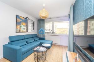 Posedenie v ubytovaní Bright and Blue 3city Apartment with Balcony in Gdynia by Noclegi Renters