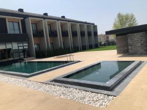 Bazén v ubytování Hotel Bonvie nebo v jeho okolí