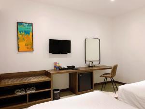 TV a/nebo společenská místnost v ubytování CHAU KHUONG HOTEL