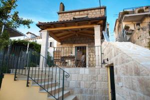 Bygningen som feriehuset ligger i + 16 billeder