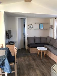 Imagen de la galería de MHVACANCES LOUENT PLUSIEURS MOBILHOMES DANS CAMPING 4 ETOILES A 200m DE LA PLAGE ET CURE THERMALE, en Canet-en-Roussillon