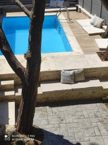 Bazén v ubytovaní Villa Pefka, By Hellocrete alebo v jeho blízkosti