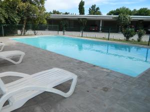 Motel A.C.A. Cipolletti 내부 또는 인근 수영장