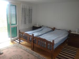 Una cama o camas en una habitación de Sumska bajka