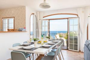 a kitchen and dining room with a table and chairs at Villa BELLAVISTA in Arenal d'en Castell
