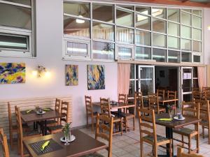 Restaurace v ubytování Logis Hôtel Restaurant Saint Augustin