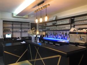 Lounge nebo bar v ubytování Logis Hôtel Restaurant Saint Augustin