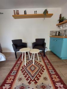 Kuchyň nebo kuchyňský kout v ubytování Cute guest room