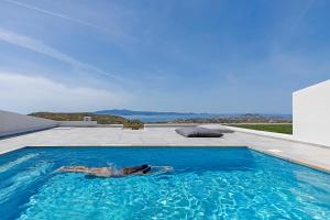 Bazén v ubytování La Grande Vue-Private hilltop villas with private pools nebo v jeho okolí