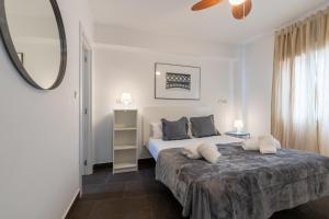 Posteľ alebo postele v izbe v ubytovaní FUN BUILDING PENTHOUSES by HOMEABOUT