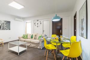 Posedenie v ubytovaní FUN BUILDING PENTHOUSES by HOMEABOUT