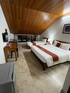 Postel nebo postele na pokoji v ubytování Sunshine Hoian Hotel