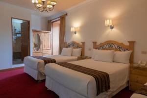 Кровать или кровати в номере Hotel Rojas Inn