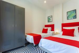 A bed or beds in a room at Rio Plaza en Madrid
