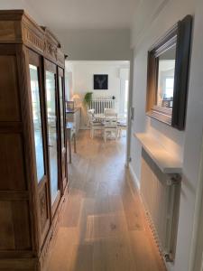 a hallway with a dining room and a living room at Mar y sal in Knokke-Heist