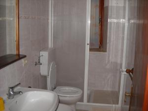 Et badeværelse på Casa Miclara appartamento -- Ortensia