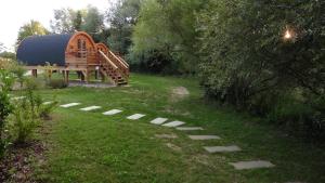 a garden with a playground and a building with a shed at Camping du Staedly in Roeschwoog