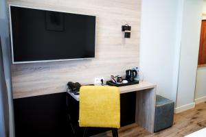 Telewizja i/lub zestaw kina domowego w obiekcie Gold Hotel