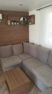 Côte d'Émeraude Mobilhome的休息区