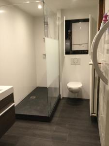 Een badkamer bij Kruitenberg