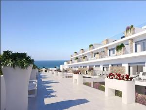 Πισίνα στο ή κοντά στο DREAM SEA and MOUNTAIN VIEW APARTMENT in SUKHA