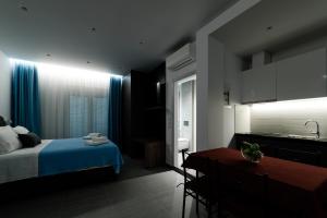 Postel nebo postele na pokoji v ubytování Athena Center Apartments
