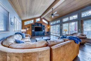 a large living room with two large leather couches at 8 Titleist Lane in Sunriver