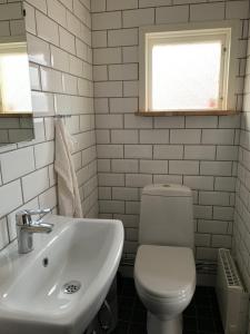 Koupelna v ubytování Stora Ulvebo + 11 fotografií
