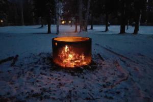Peaceful Nature Escape with Deck in North Pole! durante el invierno