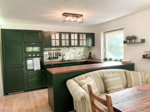 A kitchen or kitchenette at Appartamento Giovanna Rosegg
