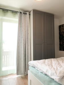 A bed or beds in a room at Appartamento Giovanna Rosegg