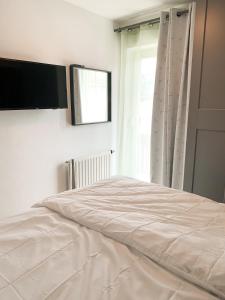 A bed or beds in a room at Appartamento Giovanna Rosegg