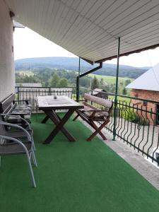 Výhľad na hory alebo výhľad na hory priamo z of the bed and breakfast