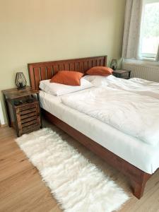 A bed or beds in a room at Appartamento Giovanna Rosegg