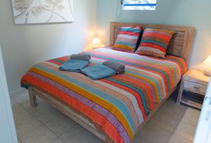Una cama o camas en una habitación de Kaz O'Rocher - Sea View Appartements