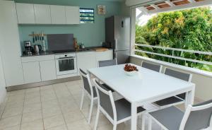 Una cocina o cocineta en Kaz O'Rocher - Sea View Appartements